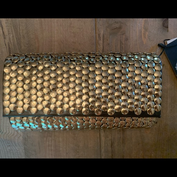 🔥Reduced $20!🔥 Gold & Black Metal stud Clutch - Picture 1 of 6